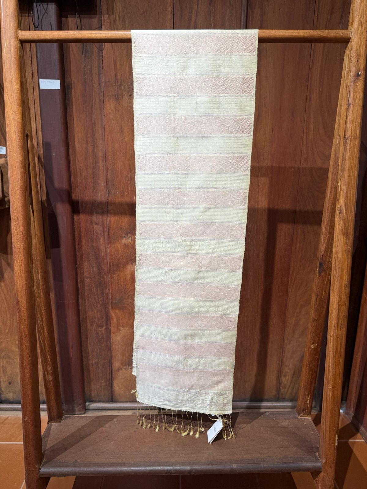 Shoulder Cloth - Lai Khan (Light Pink)